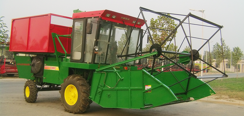 AG百家乐 4QZ-2450 自走式青饲料收获机